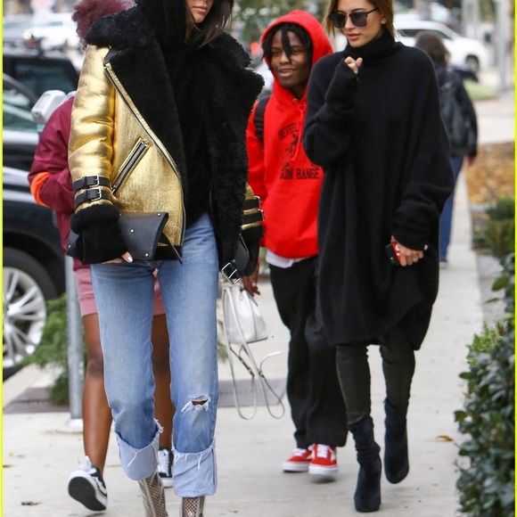 HAILEY BALDWIN x PUBLIC DESIRE BERLIN BLACK VELVET BOOTS Hailey Bieber - Picture 5 of 6